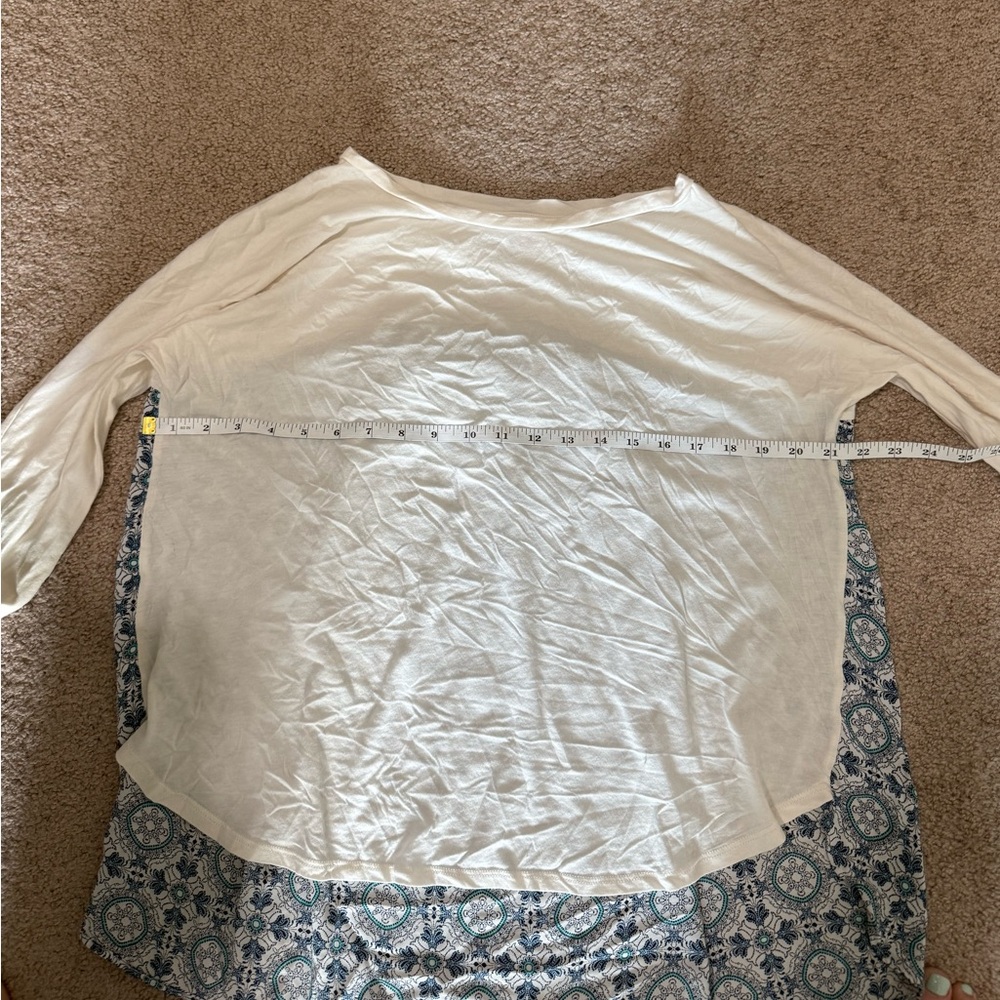 LOFT Cream Knit & Printed Back High-Low Top Size M - Picture 3 of 8